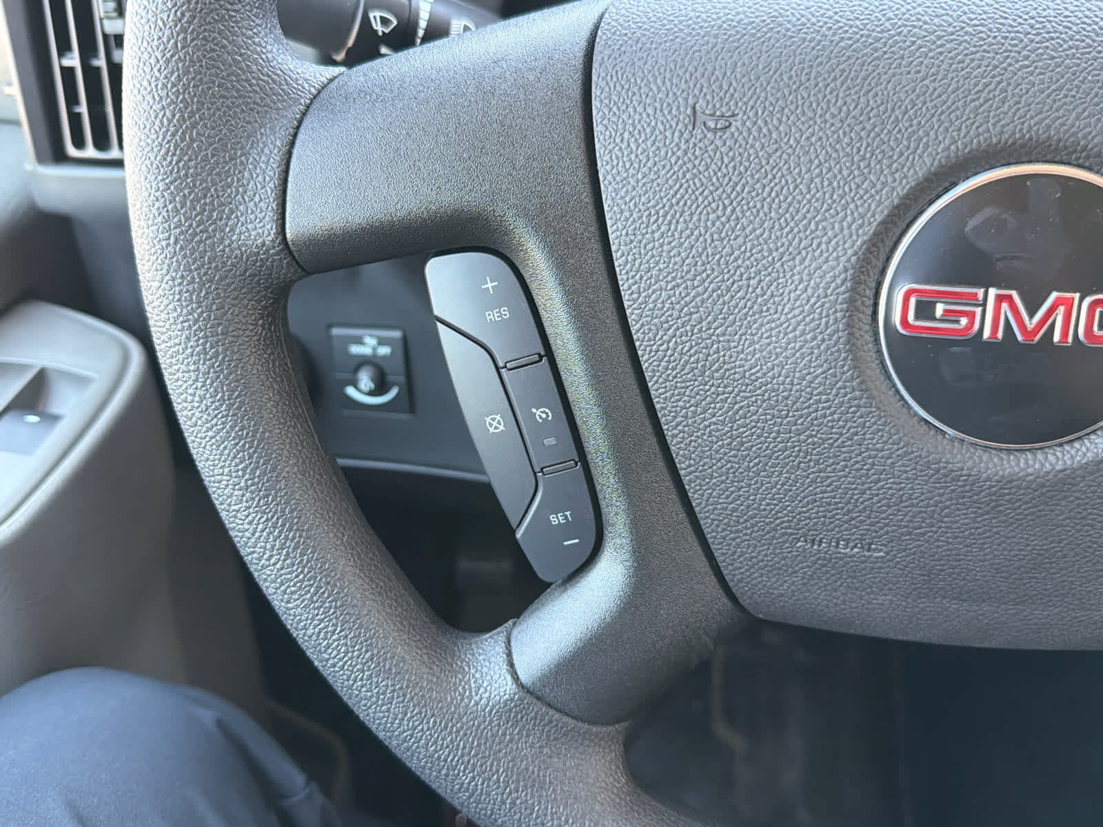New 2025 GMC Savana 3500 w/ Power Convenience Package RWD image 31