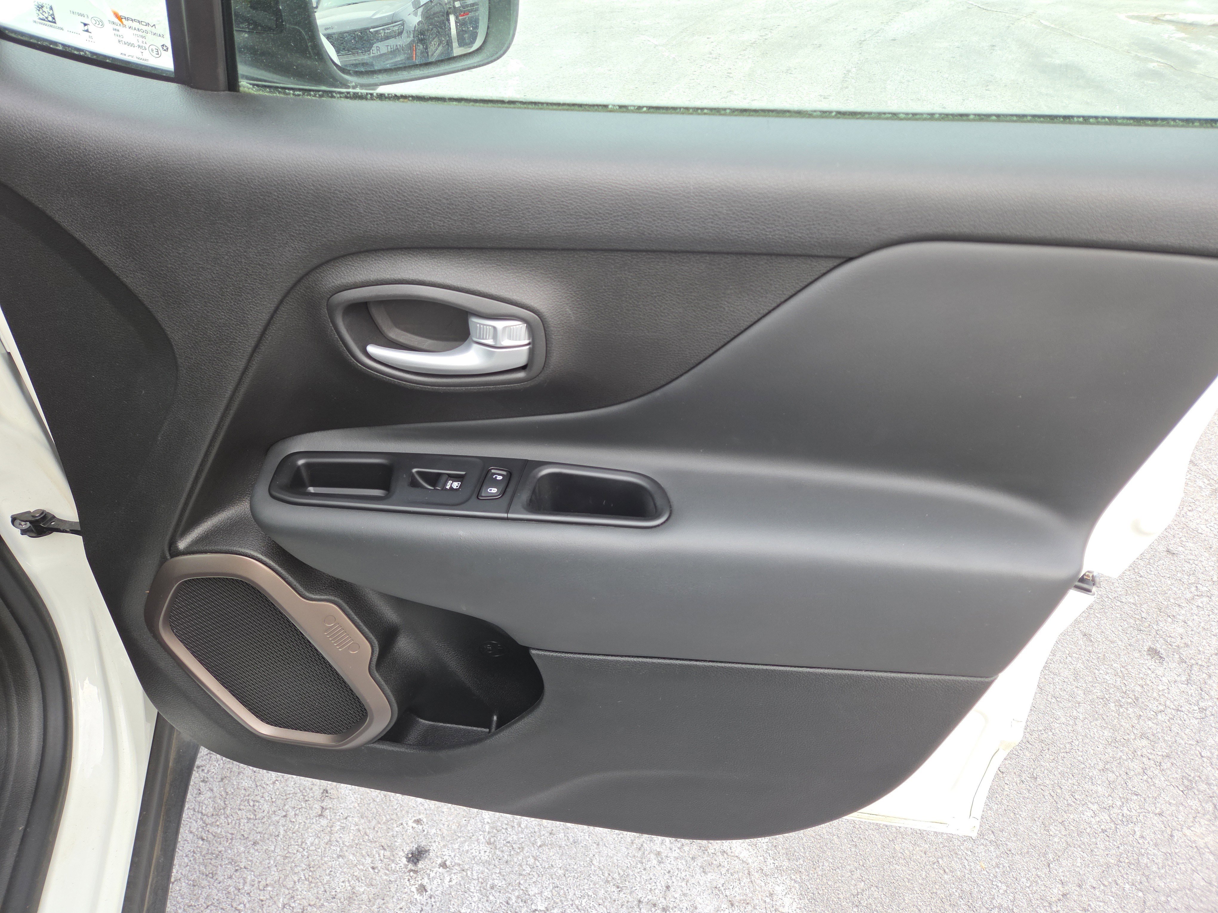 Certified 2023 Jeep Renegade Latitude AWD/4WD image 17