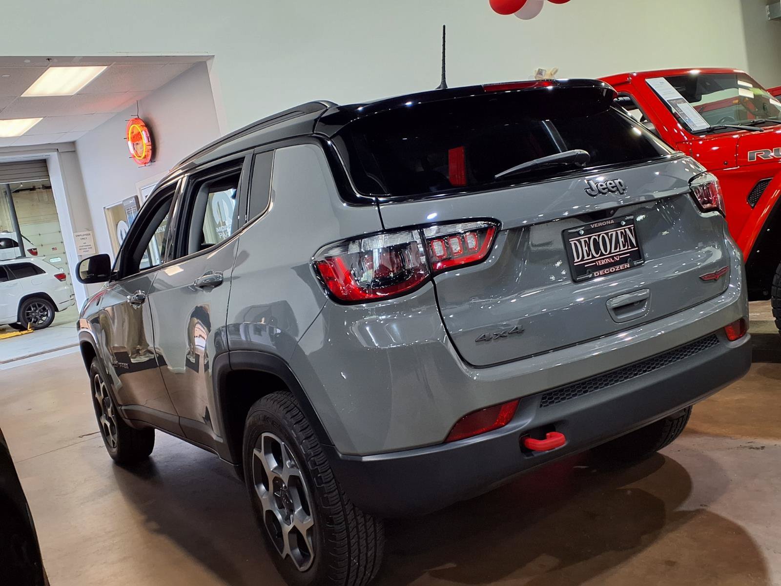 Used 2022 Jeep Compass Trailhawk AWD/4WD image 4