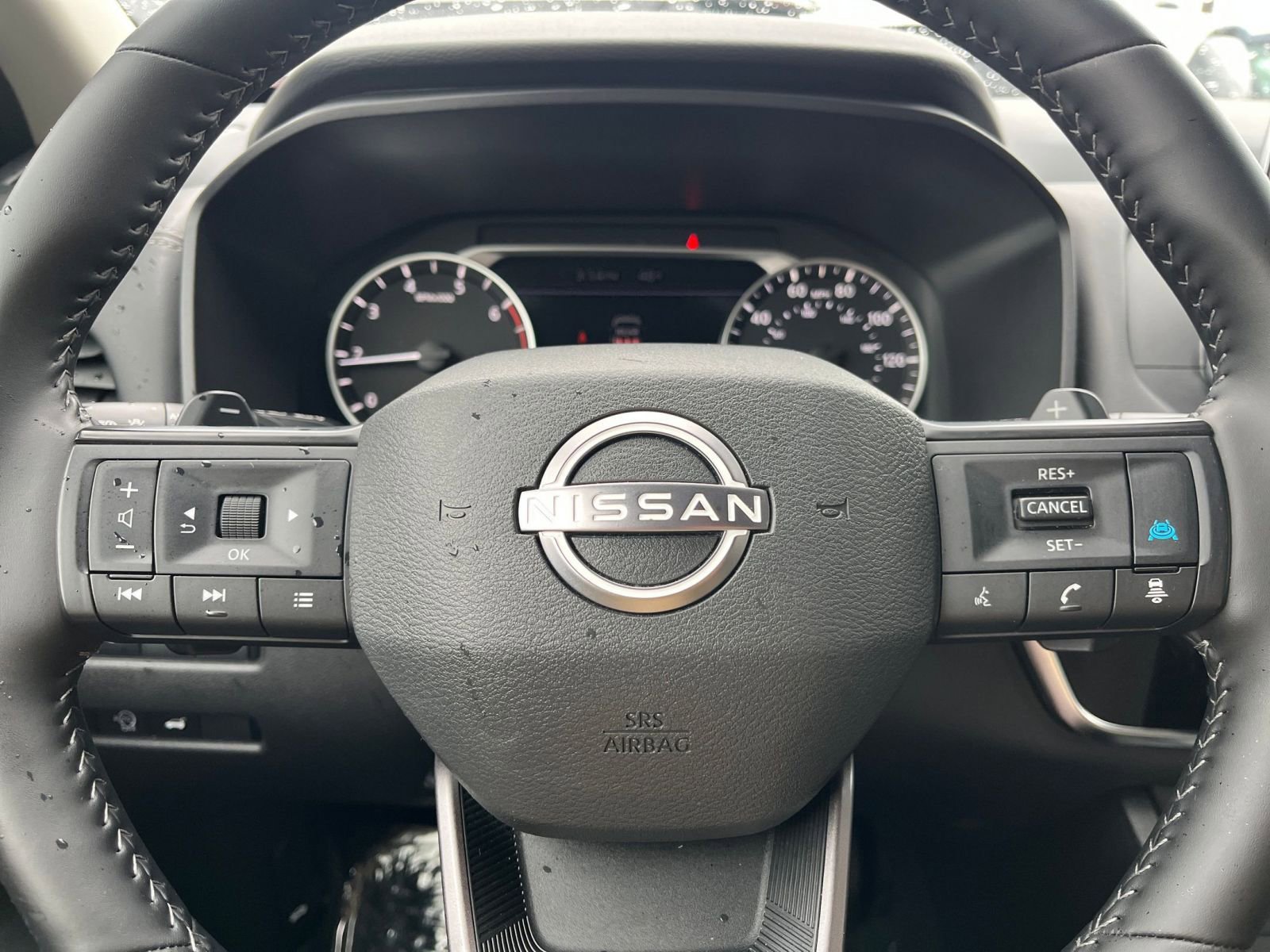 Used 2025 Nissan Rogue SV image 30