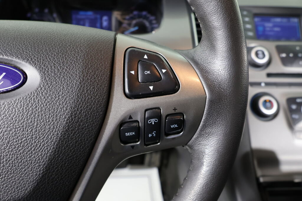 Used 2015 Ford Taurus SEL image 33