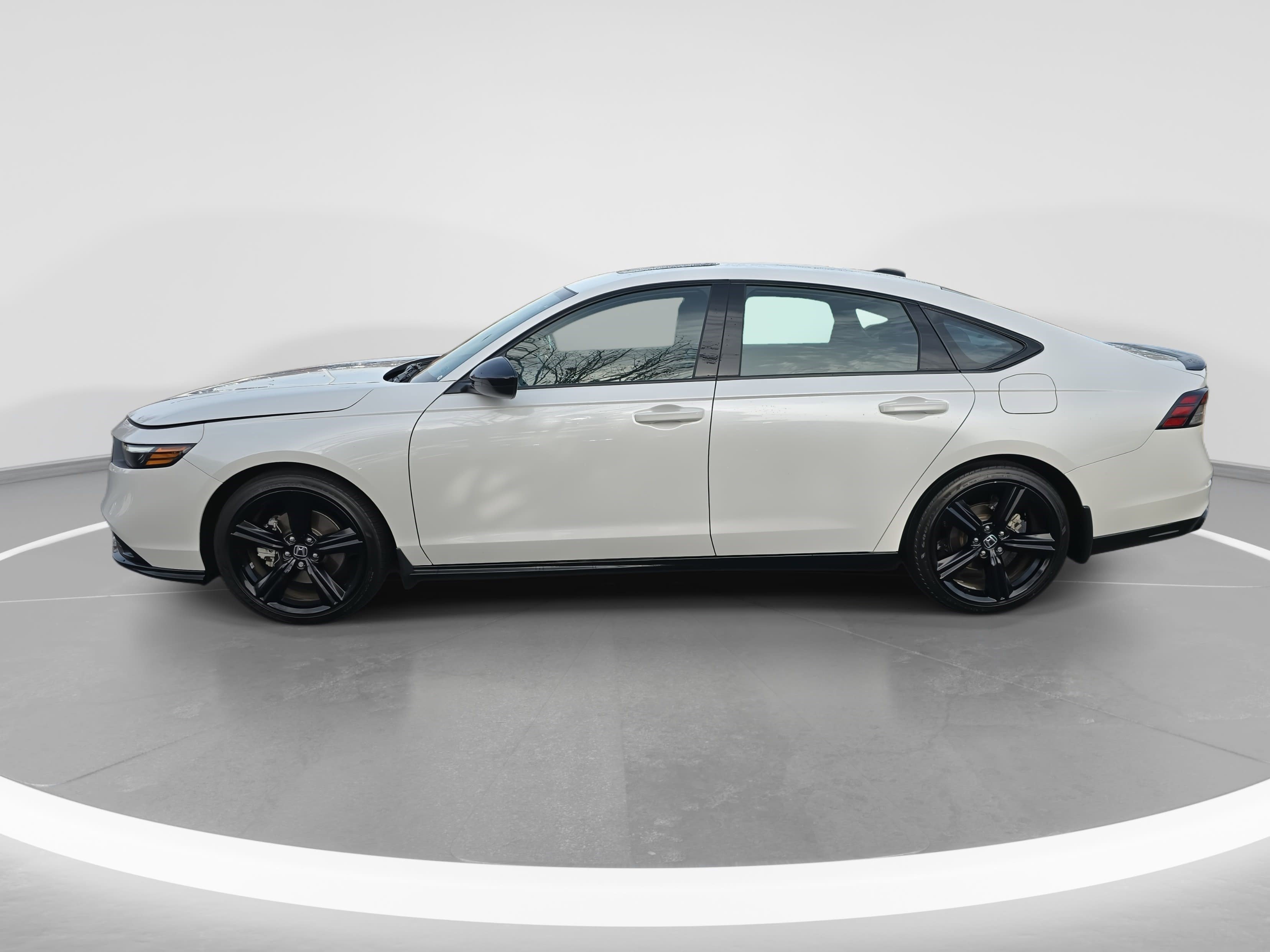 Used 2025 Honda Accord Sport image 8