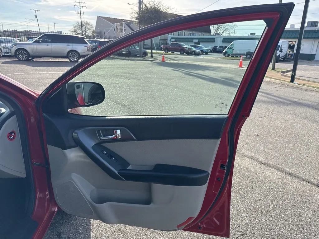 Used 2013 Kia Forte EX w/ Fuel Economy Pkg image 11
