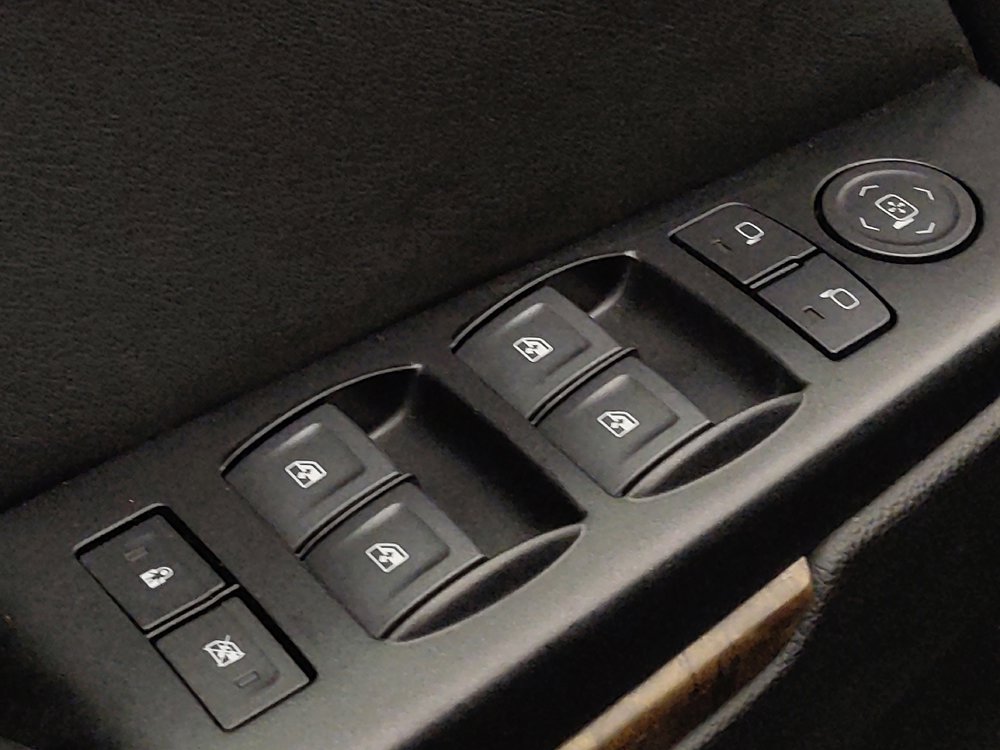 Used 2020 Chevrolet Suburban LT image 27