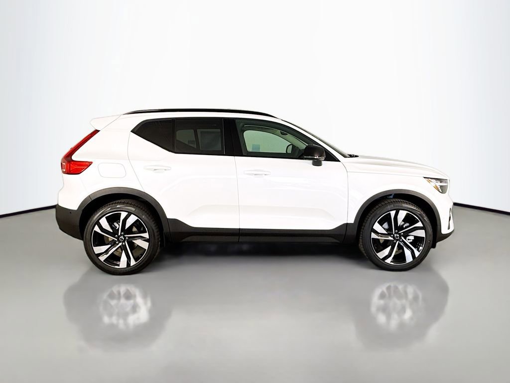 New 2026 Volvo XC40 B5 Ultra w/ Climate Package image 8