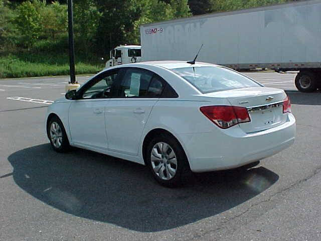Used 2013 Chevrolet Cruze LS image 10