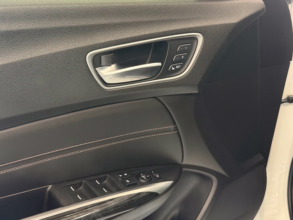 Used 2018 Acura TLX w/ Technology Package FWD image 12