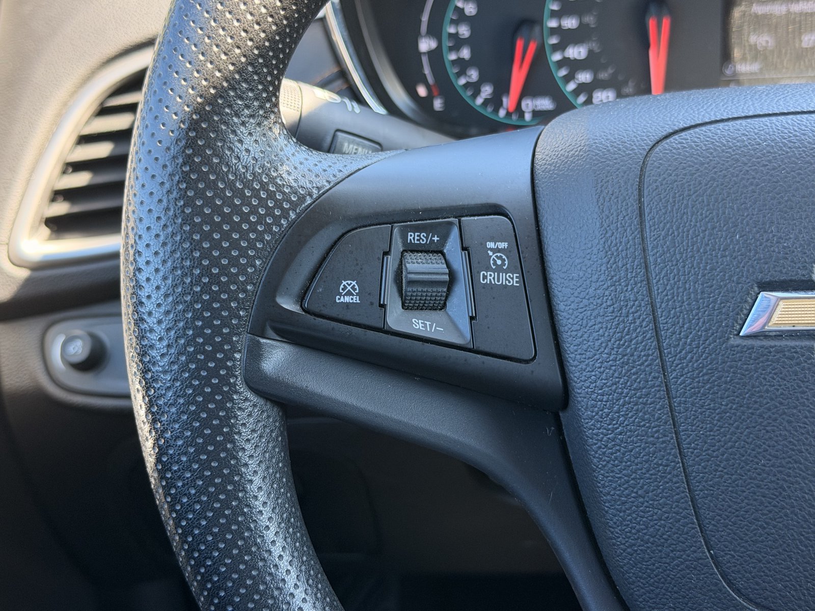 Used 2020 Chevrolet Trax LT FWD image 15