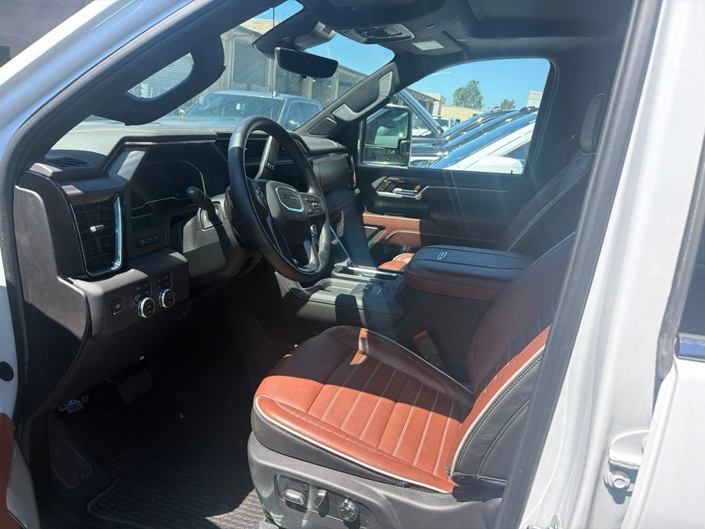 Used 2025 GMC Sierra 3500 Denali Ultimate AWD/4WD image 7