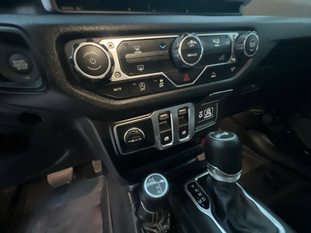Used 2025 Jeep Wrangler Sport AWD/4WD image 34
