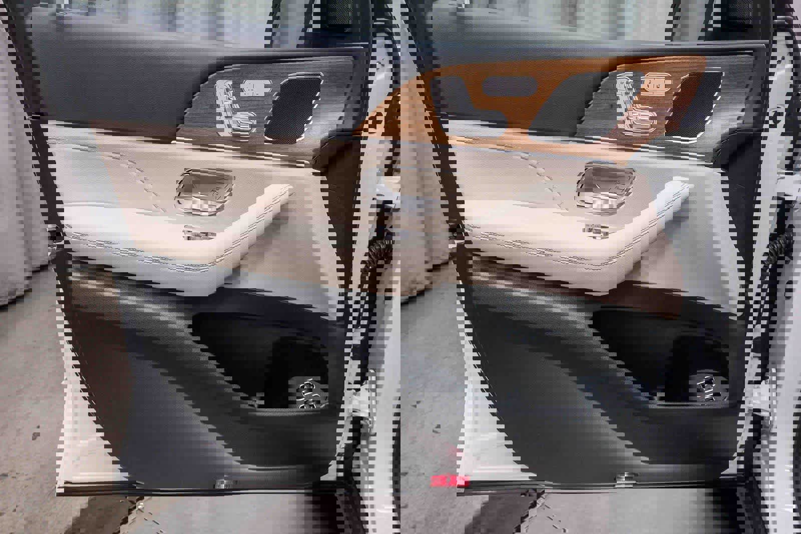 Used 2025 Mercedes-Benz GLE 450e 4MATIC image 22