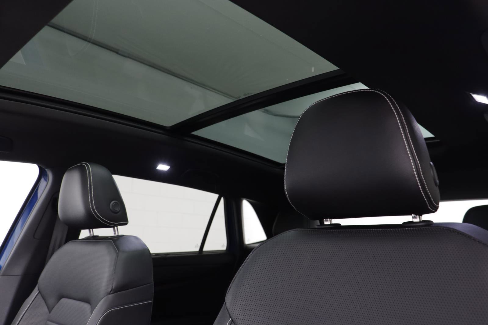 Used 2025 Volkswagen Atlas Cross Sport SEL R-Line image 12