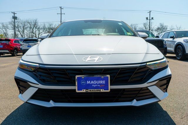 Used 2024 Hyundai Elantra SE FWD image 3
