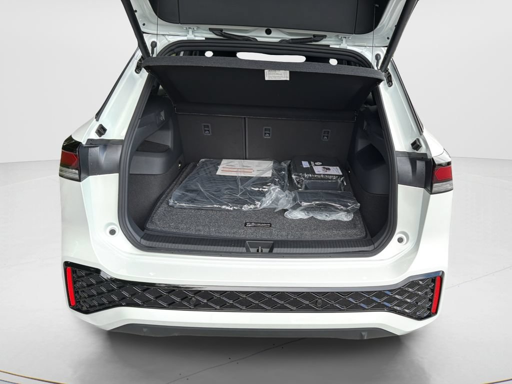 New 2026 Volkswagen Tiguan SE R-Line FWD image 10