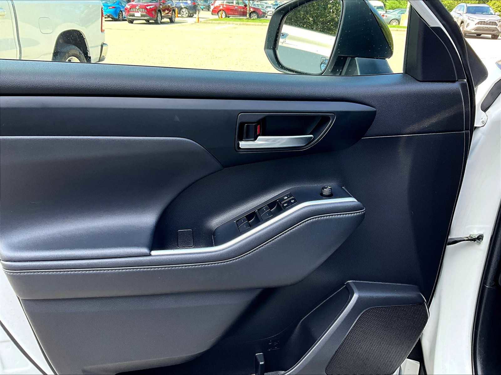 Used 2022 Toyota Highlander XSE image 9