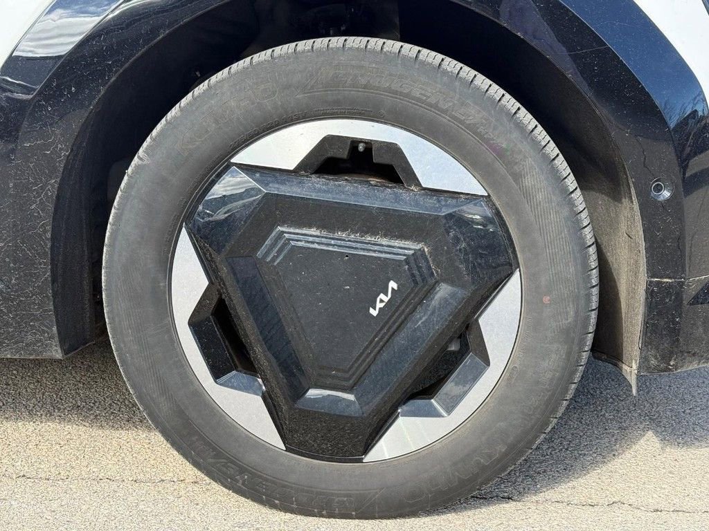 Used 2024 Kia EV9 Land image 11