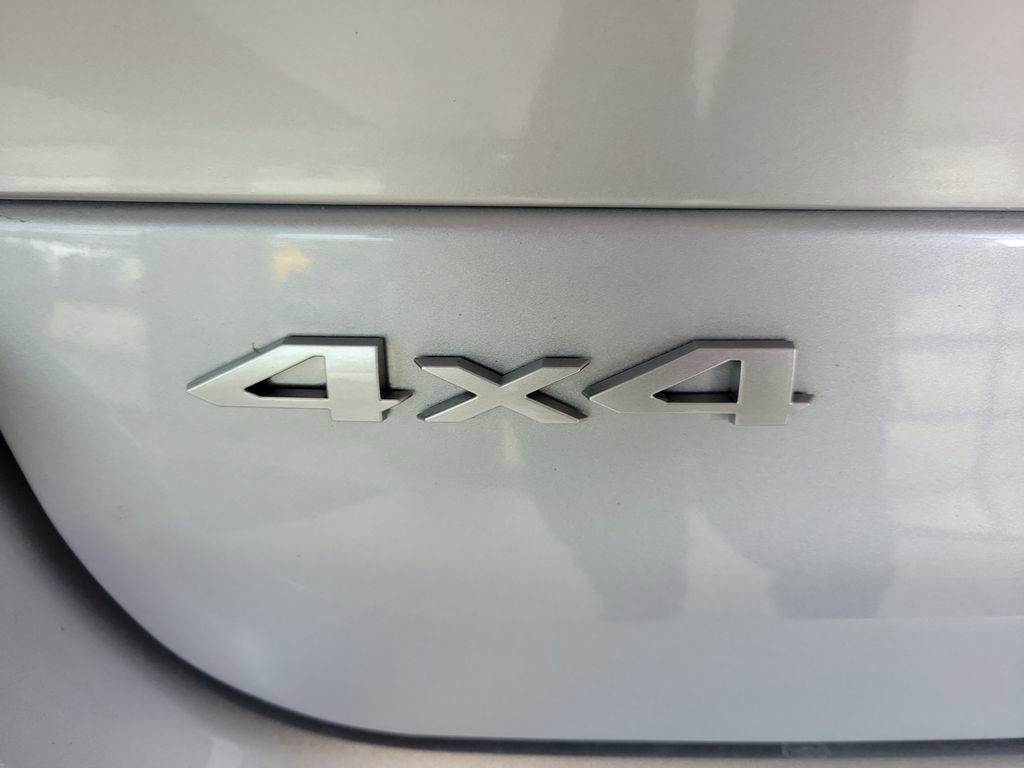 Used 2024 Jeep Grand Cherokee L Laredo AWD/4WD image 8