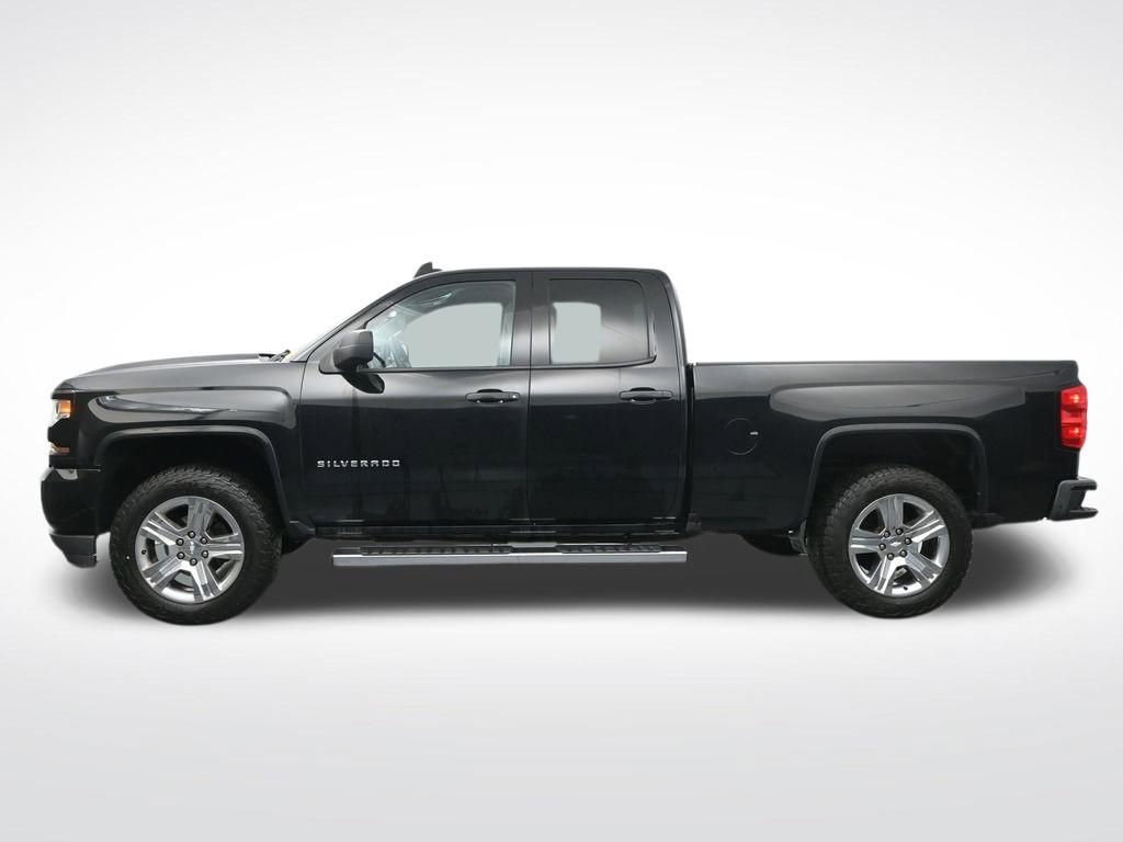 Used 2017 Chevrolet Silverado 1500 Custom w/ Custom Convenience Package AWD/4WD image 10