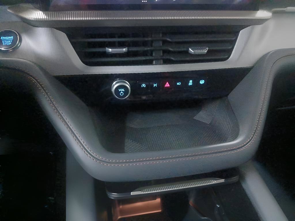 Certified 2025 Ford Explorer Active image 13