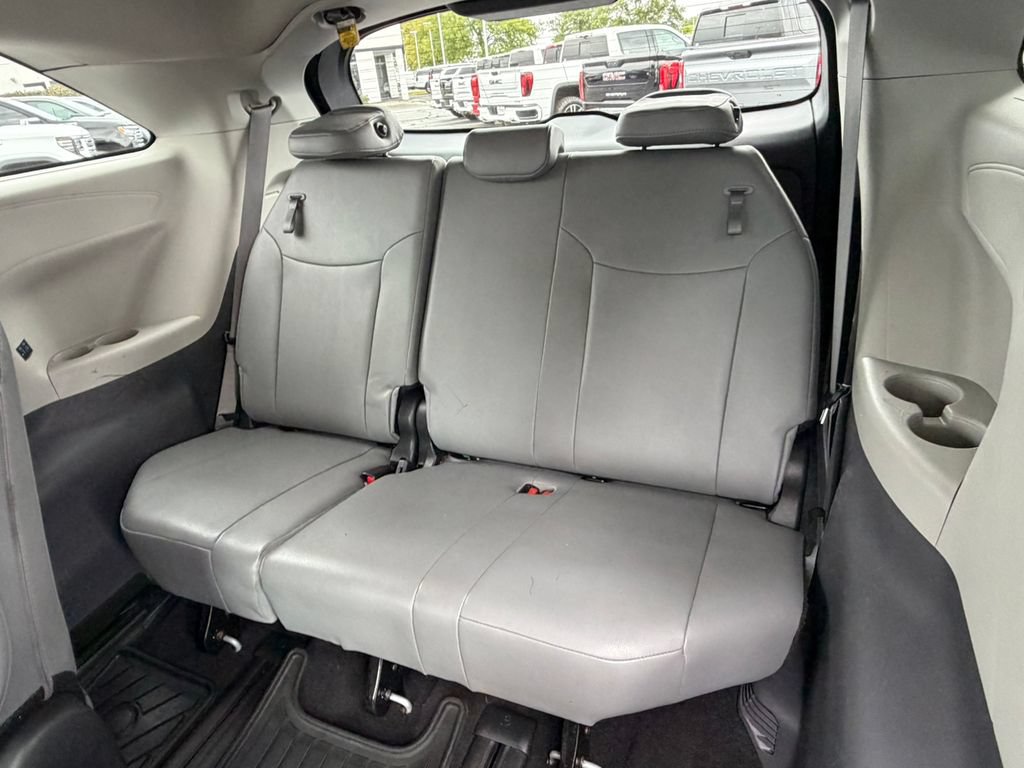 Used 2024 Toyota Sienna XLE AWD/4WD image 27