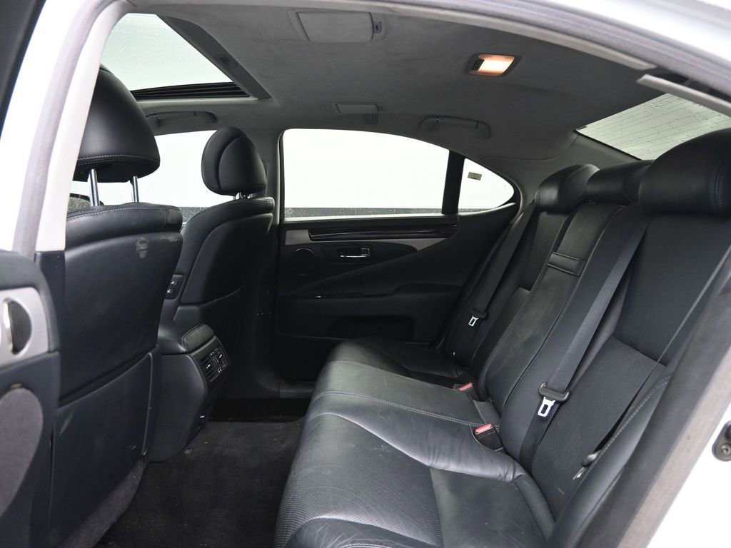 Used 2013 Lexus LS 460 AWD w/ Comfort Pkg image 16