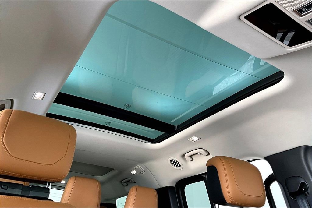Used 2023 Land Rover Defender 130 First Edition image 21