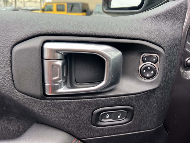 Used 2025 Jeep Wrangler Rubicon w/ Steel Bumper Group image 17