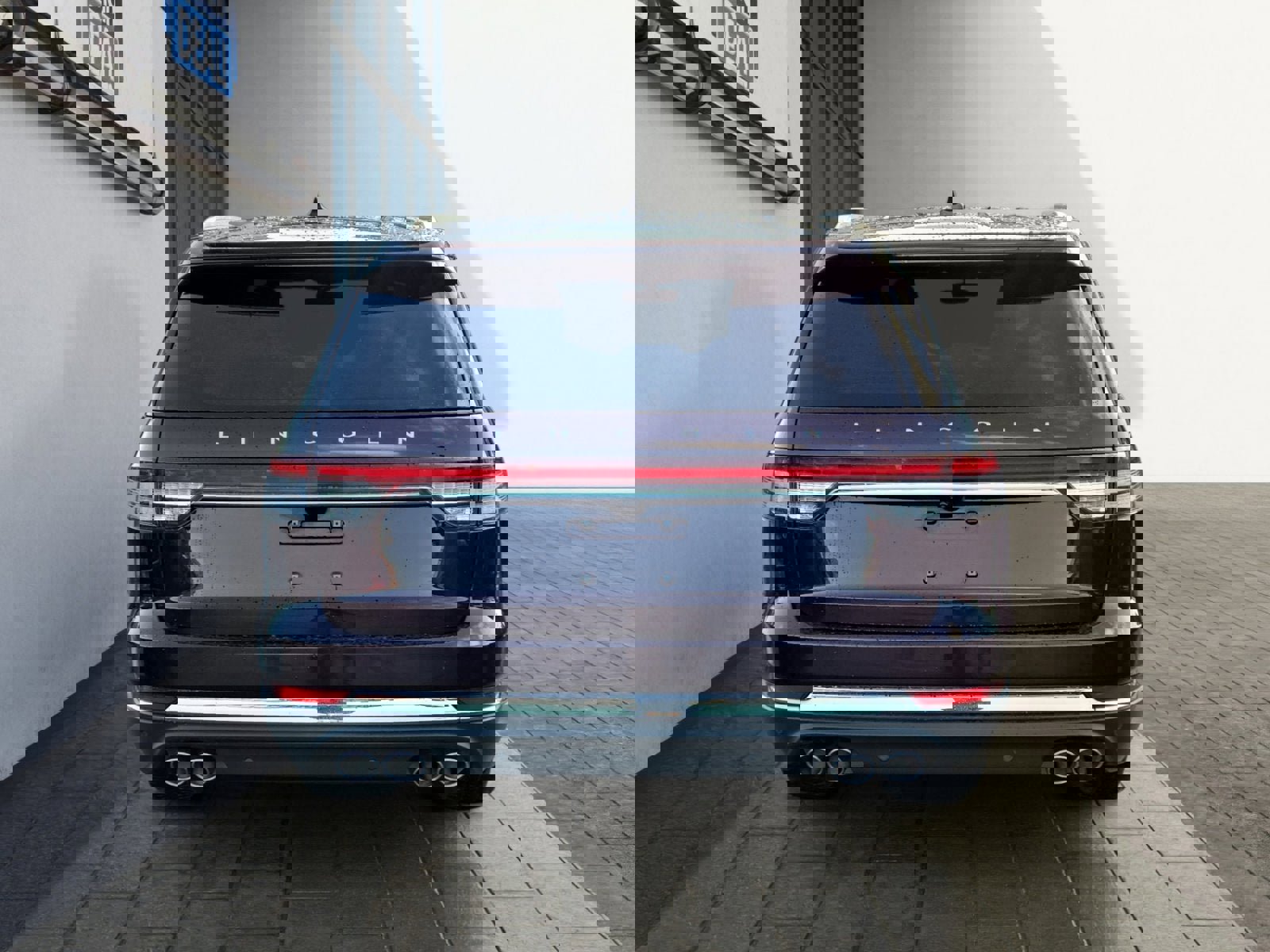 Used 2023 Lincoln Aviator Reserve w/ Elements Package Plus AWD/4WD image 4