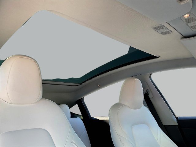 Used 2024 Tesla Model Y Long Range RWD image 29