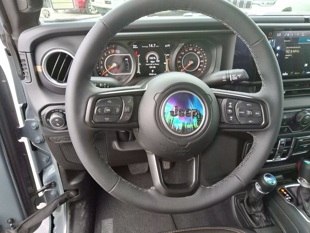 Certified 2025 Jeep Gladiator Sport AWD/4WD image 13