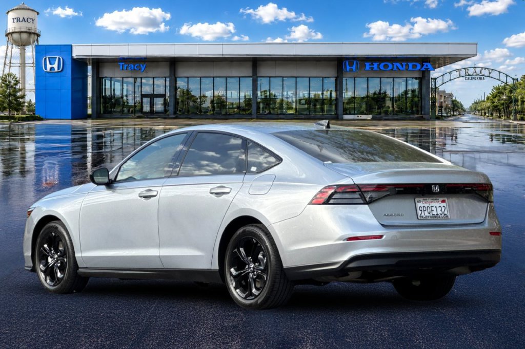 Used 2025 Honda Accord SE image 10