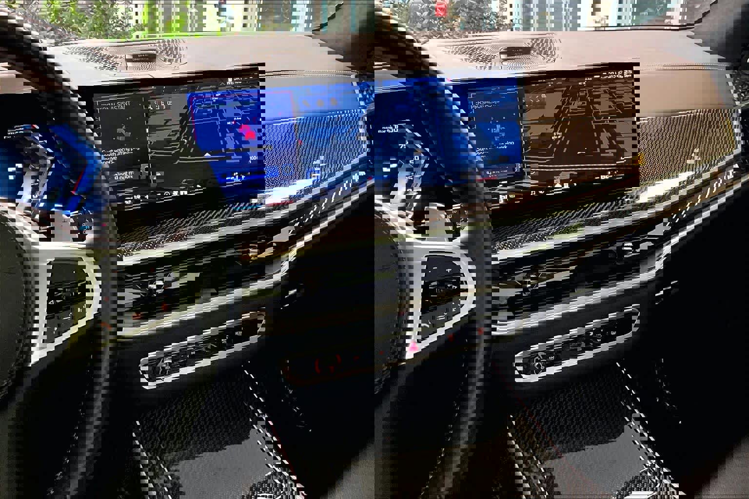 Used 2025 BMW X7 M60i image 7