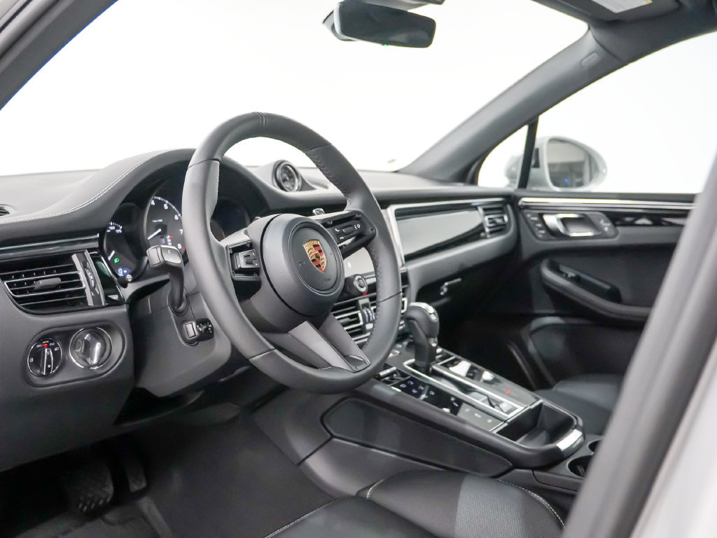 Certified 2026 Porsche Macan S AWD/4WD image 4
