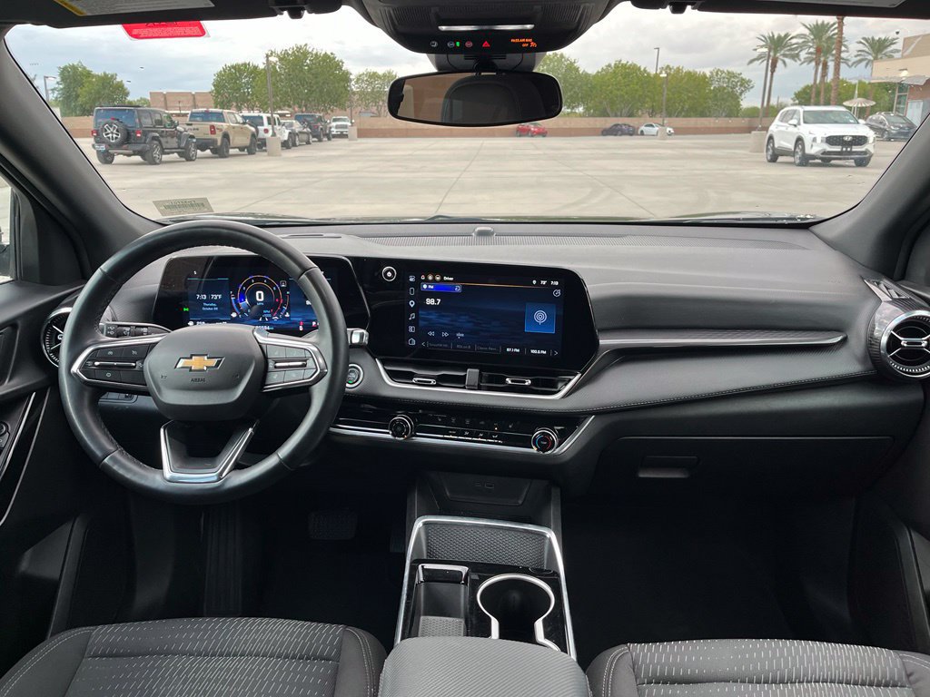 Used 2025 Chevrolet Equinox LT AWD/4WD image 13