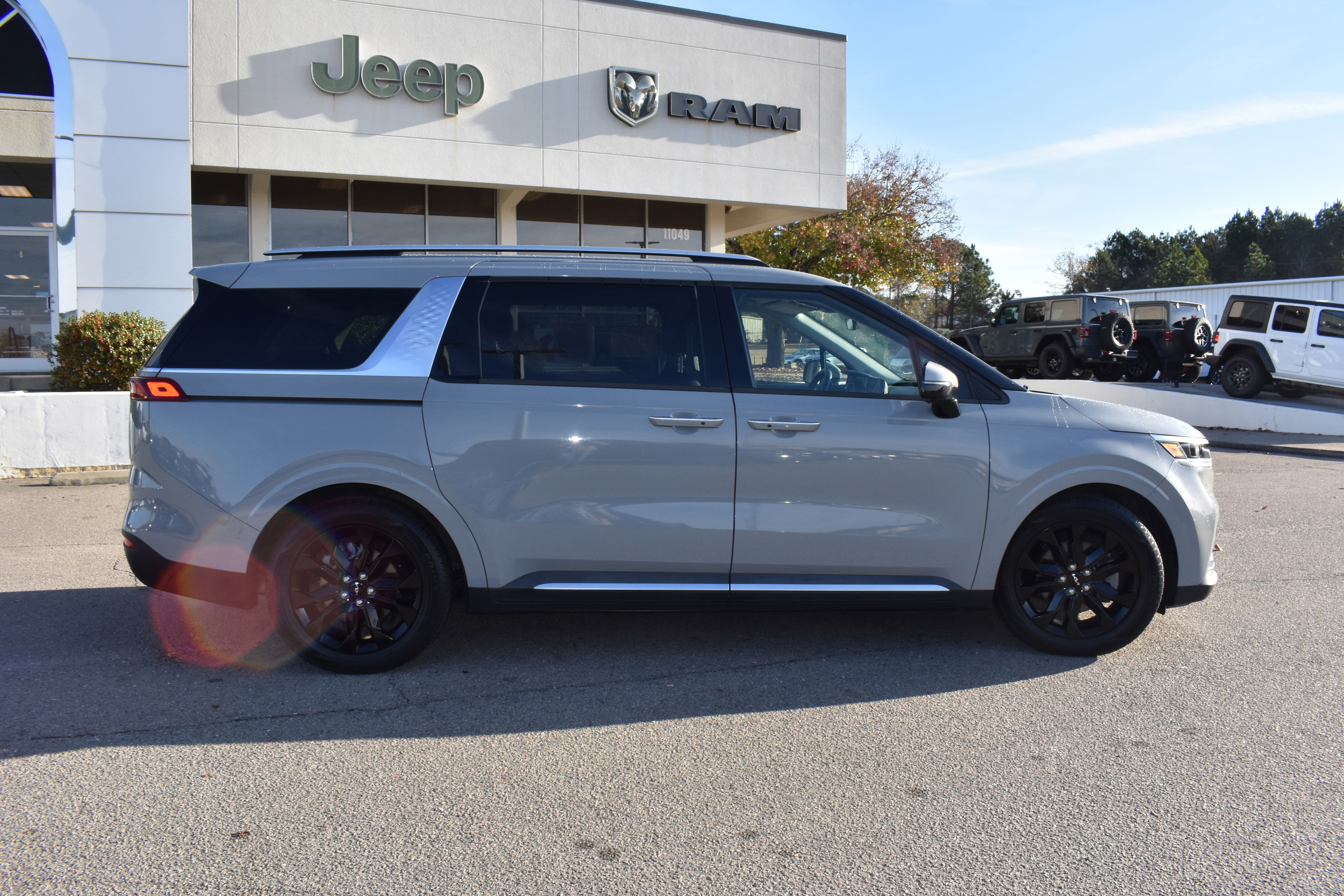 Used 2022 Kia Carnival SX image 10