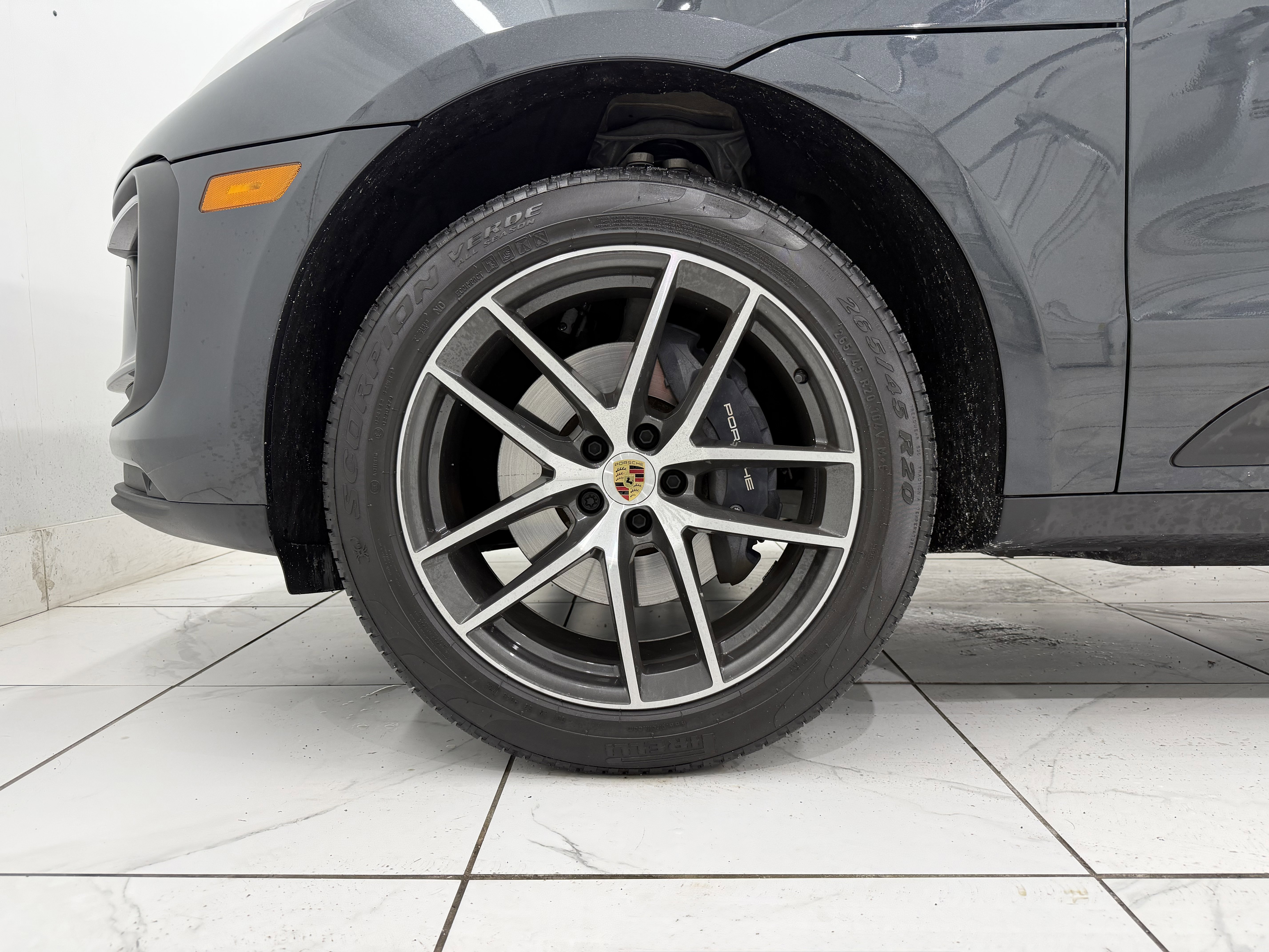 Certified 2025 Porsche Macan image 16