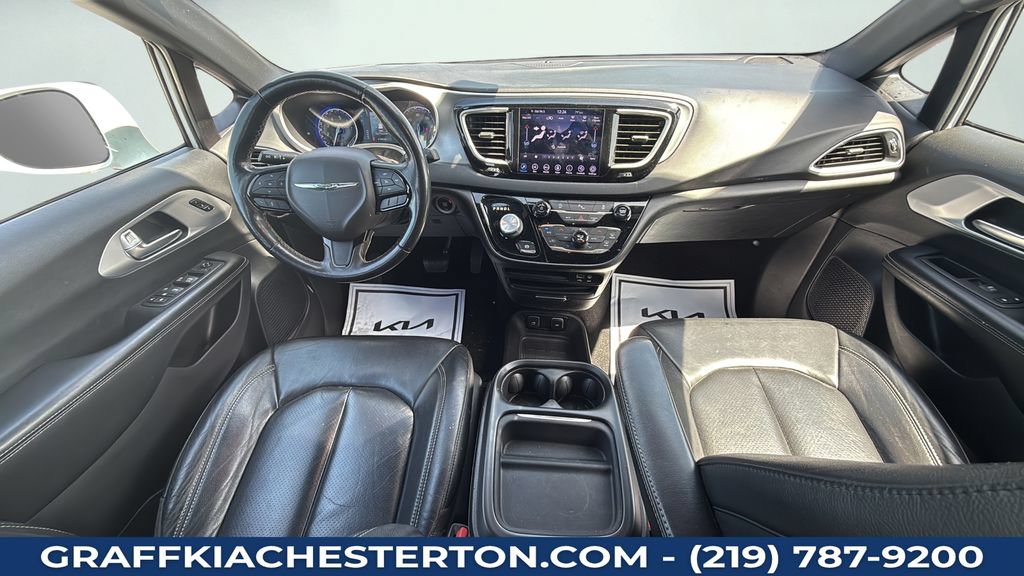Used 2020 Chrysler Pacifica Touring-L w/ Premium Audio Group FWD image 28