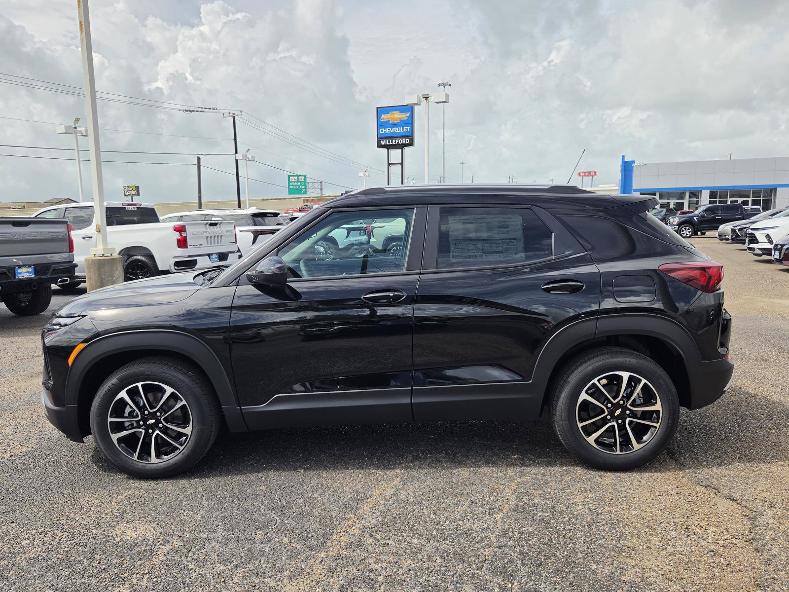 New 2026 Chevrolet TrailBlazer LT FWD image 2
