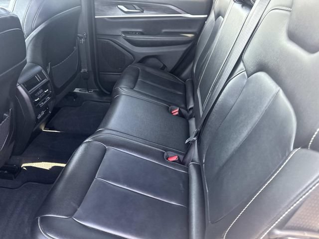 Used 2023 Jeep Grand Cherokee Limited AWD/4WD image 16
