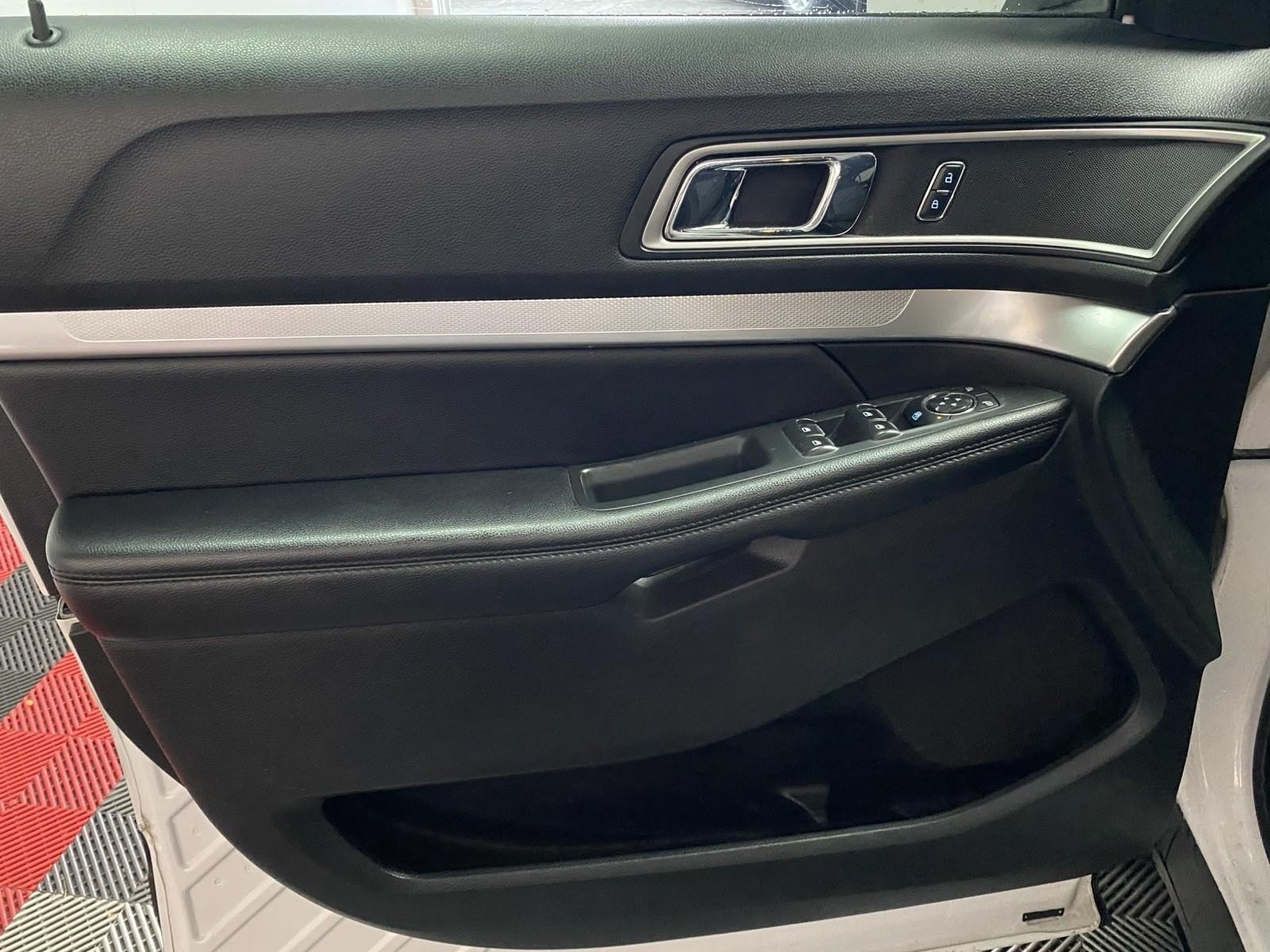 Used 2017 Ford Explorer XLT AWD/4WD image 19
