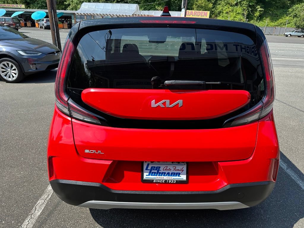 Used 2023 Kia Soul LX w/ LX Technology Package FWD image 6