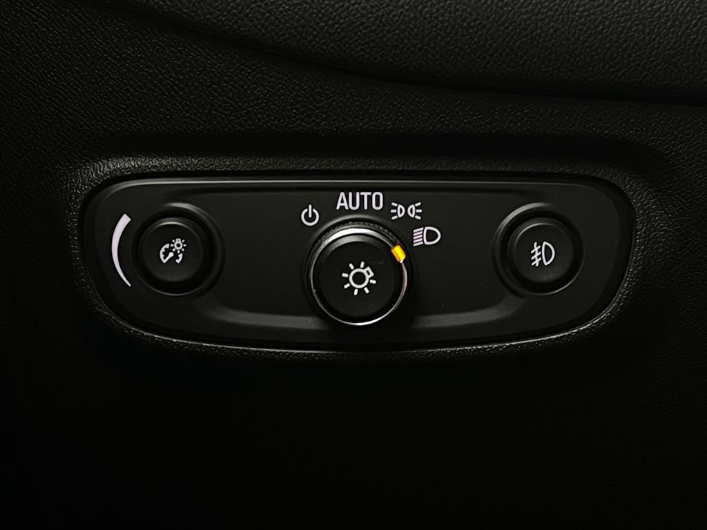 Used 2020 Chevrolet Equinox Premier FWD image 24