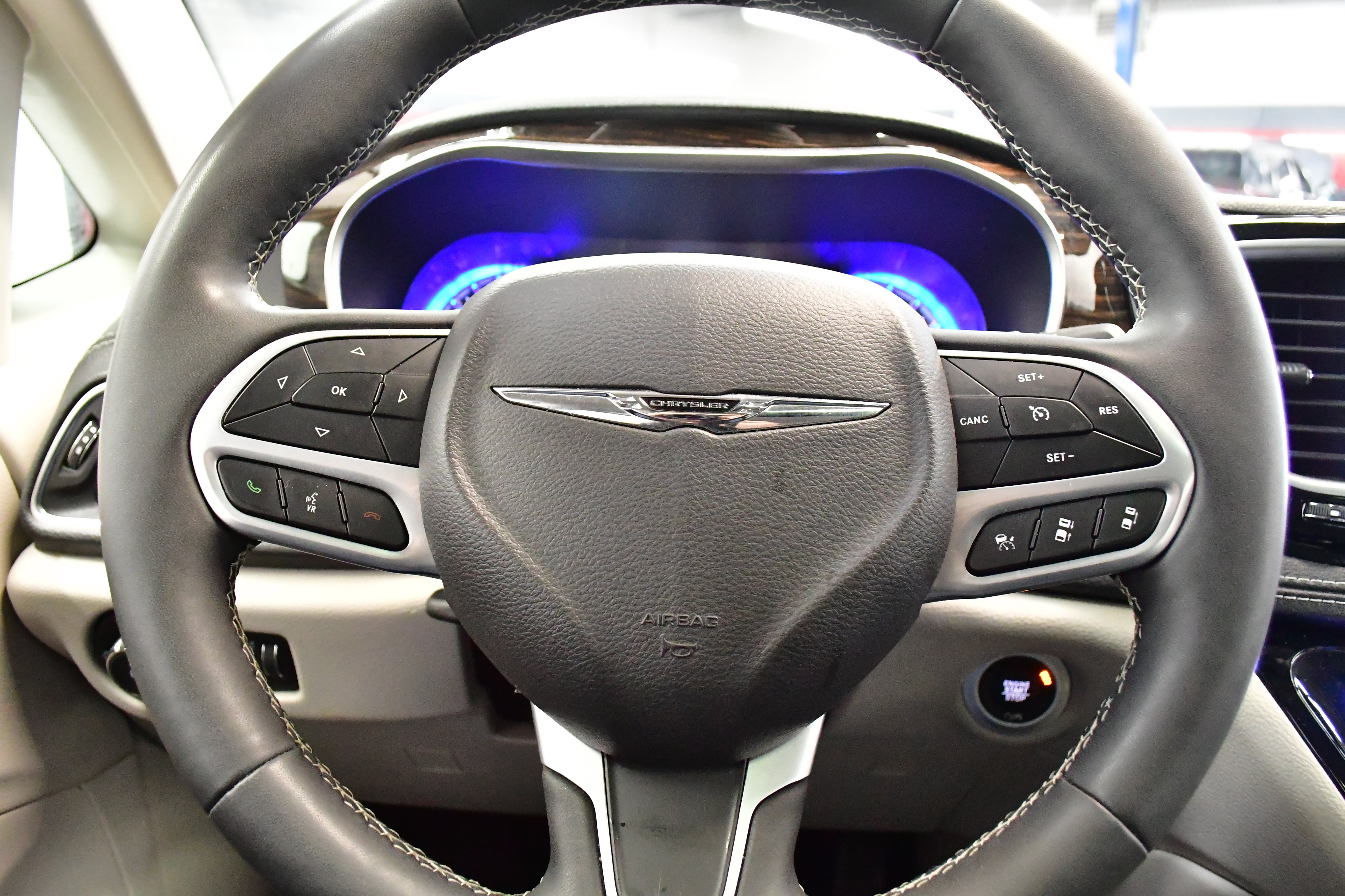 Used 2024 Chrysler Pacifica Limited image 40