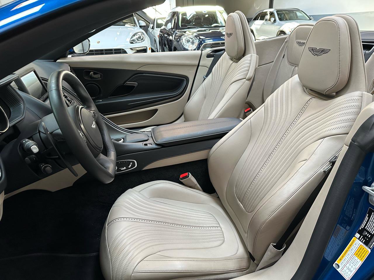 Used 2022 Aston Martin DB11 Volante RWD image 16