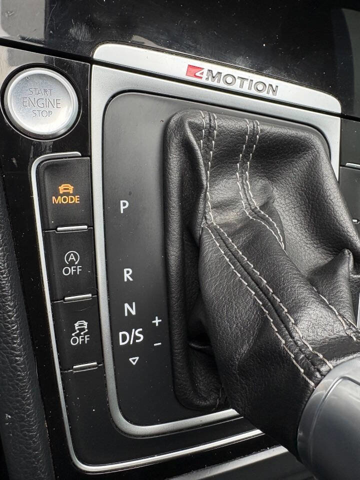 Used 2018 Volkswagen Golf R 4-Door image 40