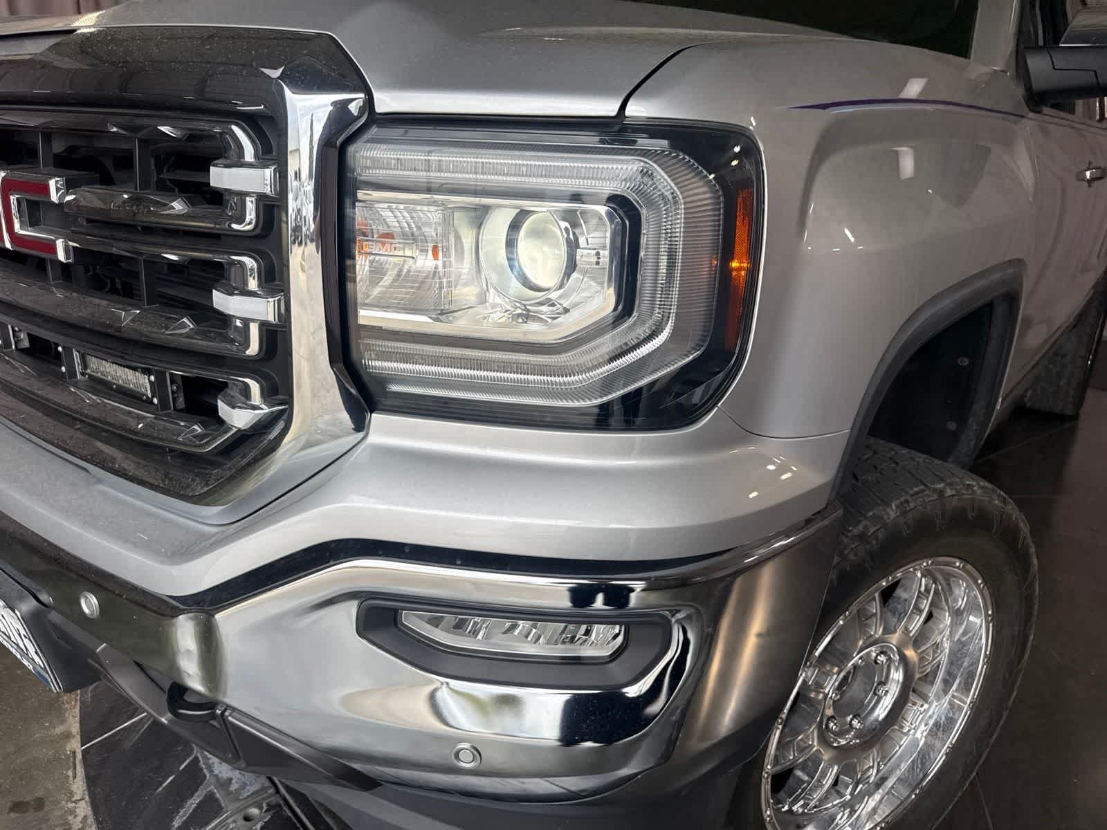 Used 2017 GMC Sierra 1500 SLT w/ SLT Premium Package AWD/4WD image 7
