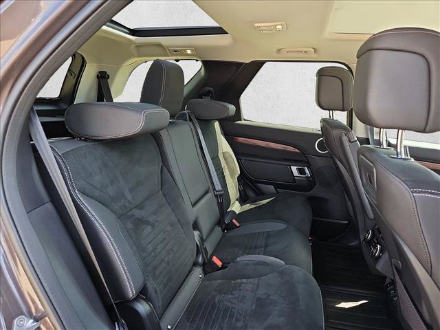 Used 2024 Land Rover Discovery S AWD/4WD image 22