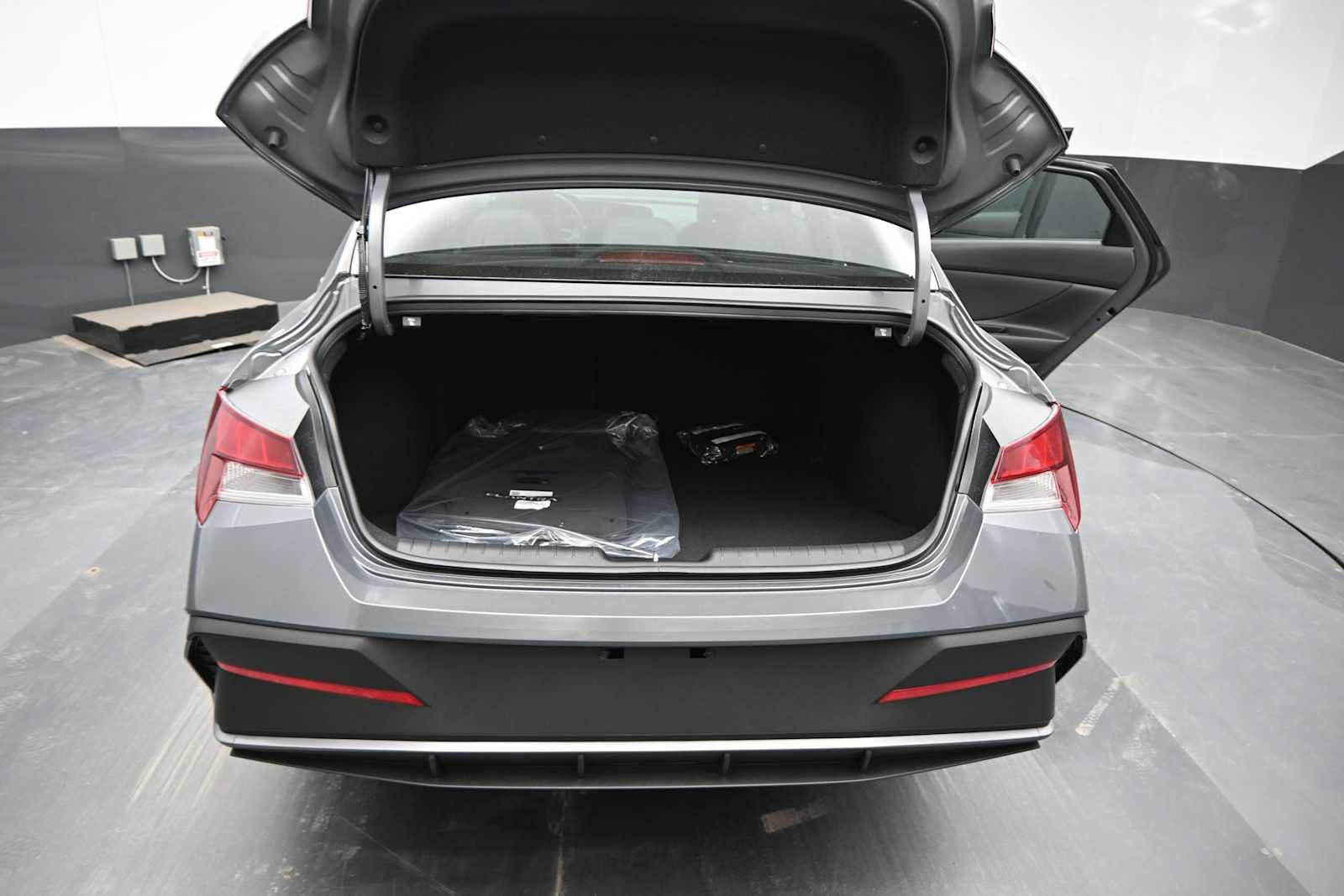 New 2026 Hyundai Elantra SEL Sport FWD image 14