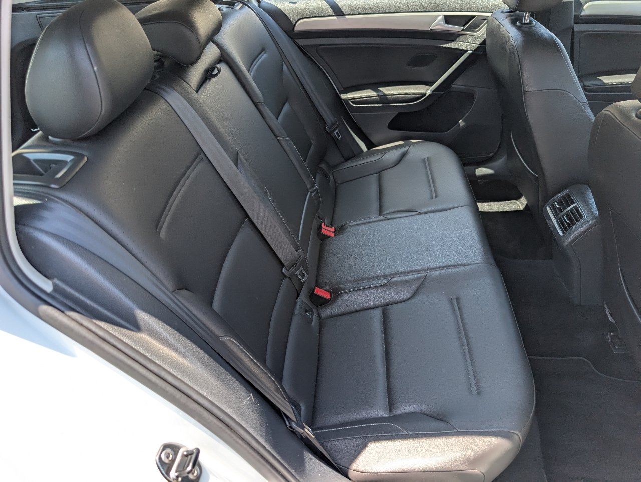 Used 2015 Volkswagen Golf TDI S FWD image 5