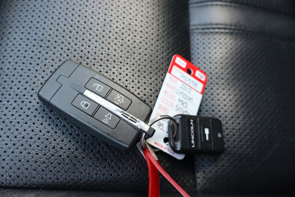 Used 2012 Lincoln MKS AWD image 41
